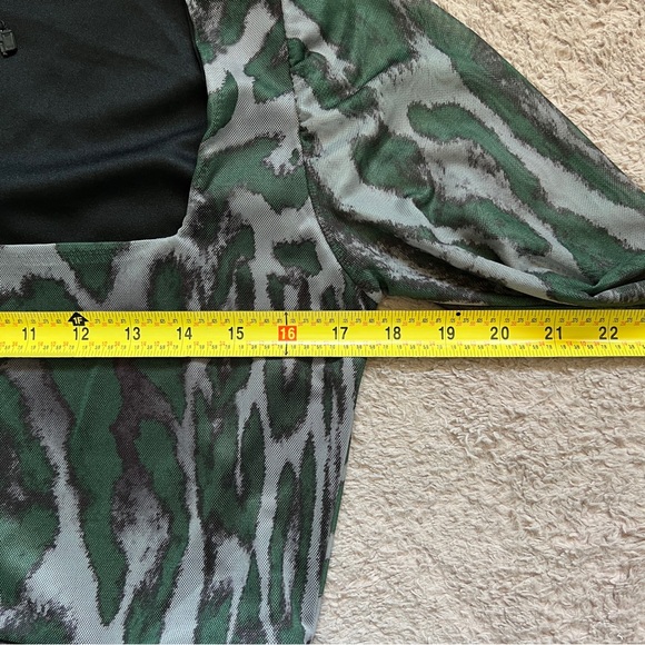 Pretty Little Thing Abstract Print Long Sleeve Mesh Mini Dress Women’s Size 12 - Picture 5 of 5